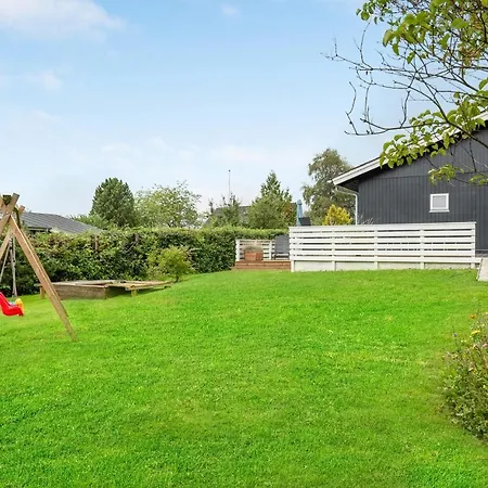 Gorgeous In With Kitchen Feriehus